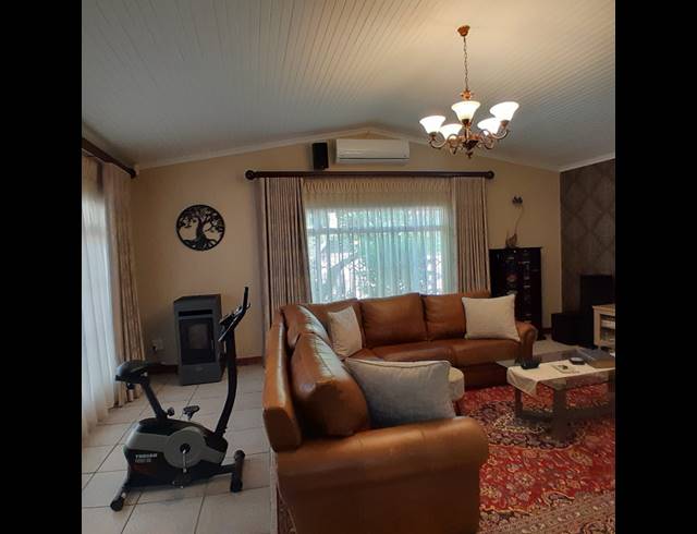 3 BEDROOM HOUSE FOR SALE IN SAFARI GARDENS